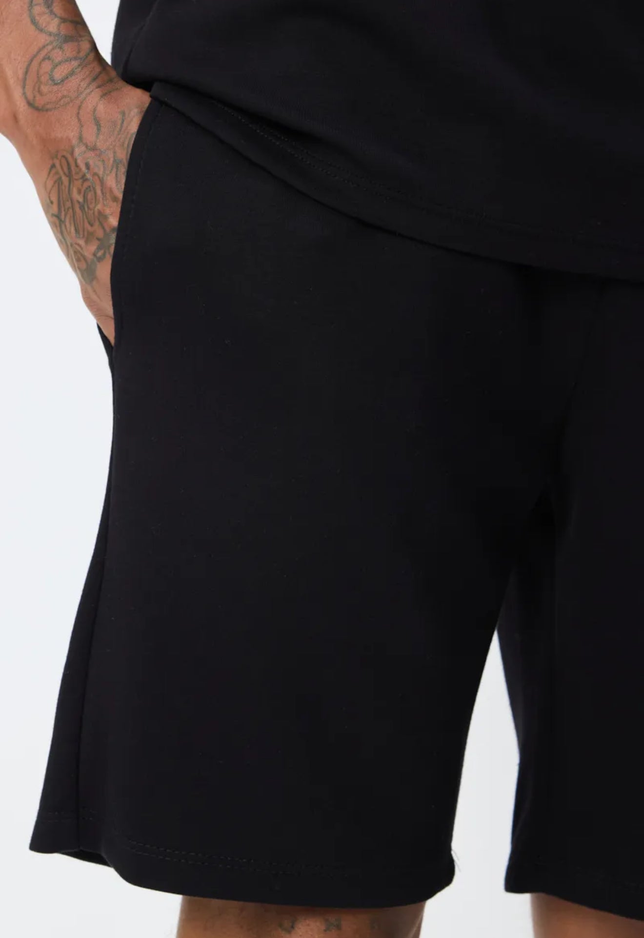 Ensemble Noir Short