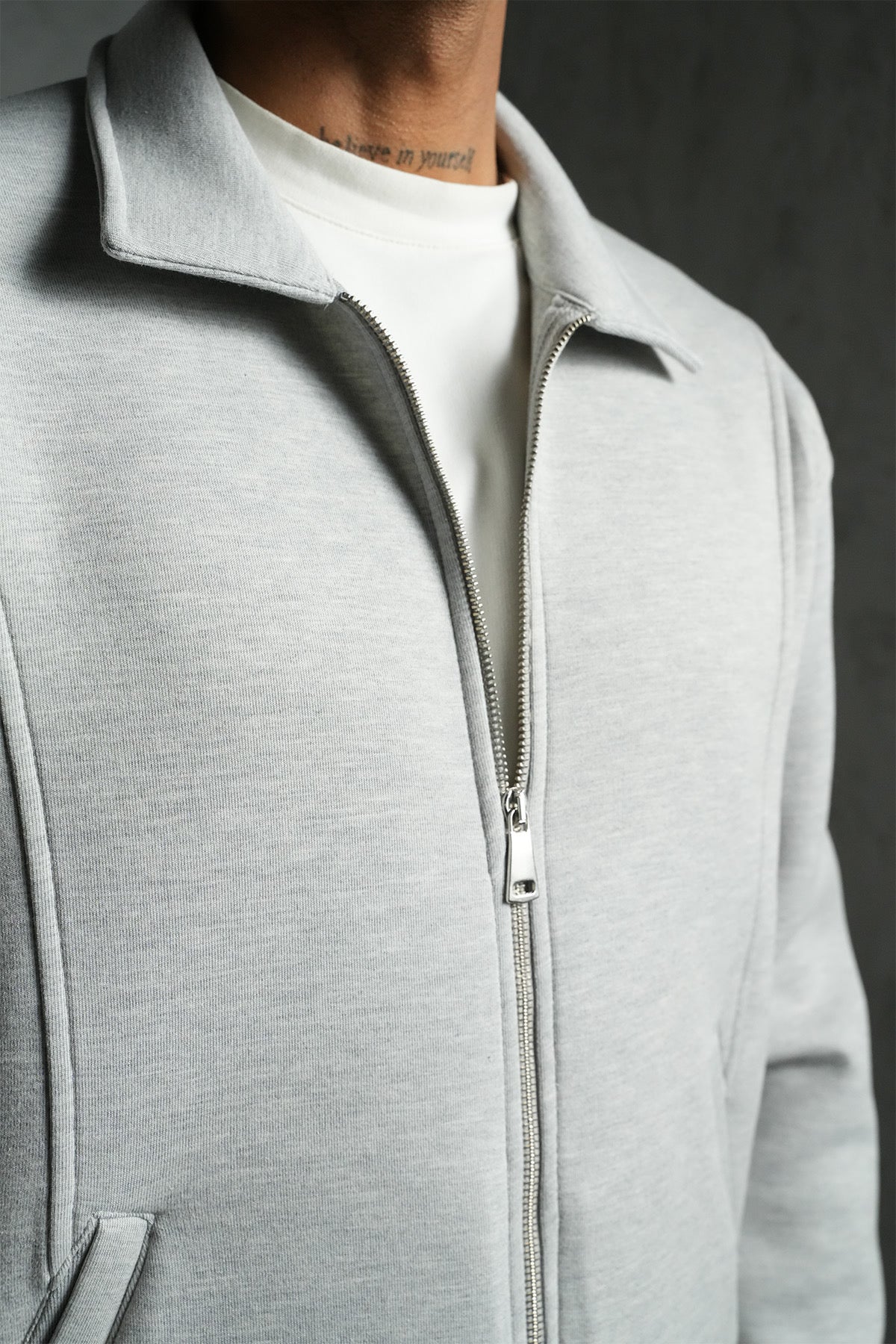 ENSEMBLE NÉOPRÈNE GRIS JOGGING ET VESTE COL MONTANT