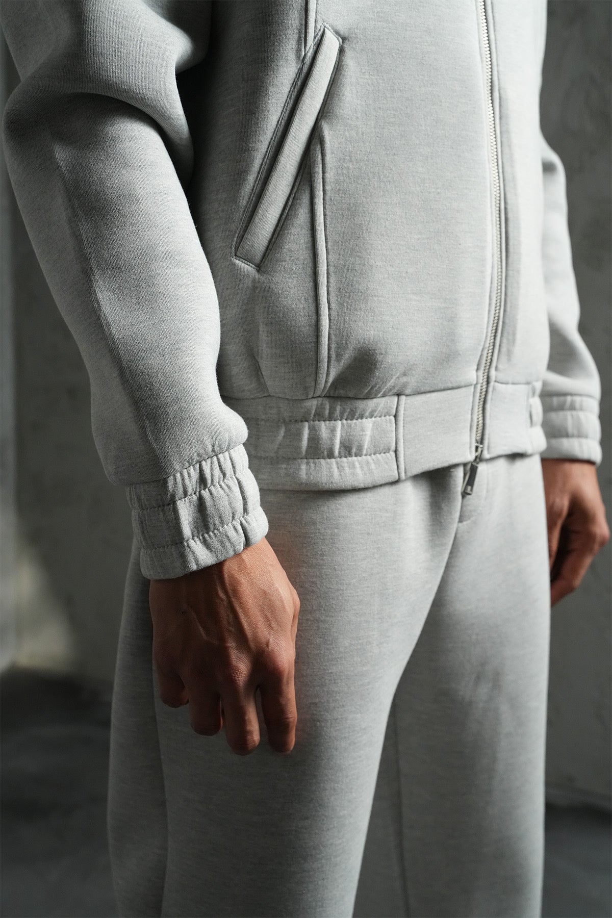 ENSEMBLE NÉOPRÈNE GRIS JOGGING ET VESTE COL MONTANT