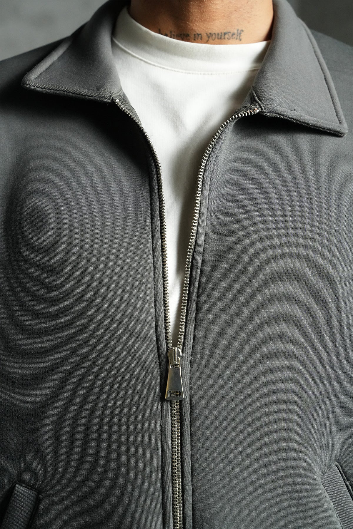 ENSEMBLE NÉOPRÈNE ANTHRACITE JOGGING ET VESTE COL MONTANT