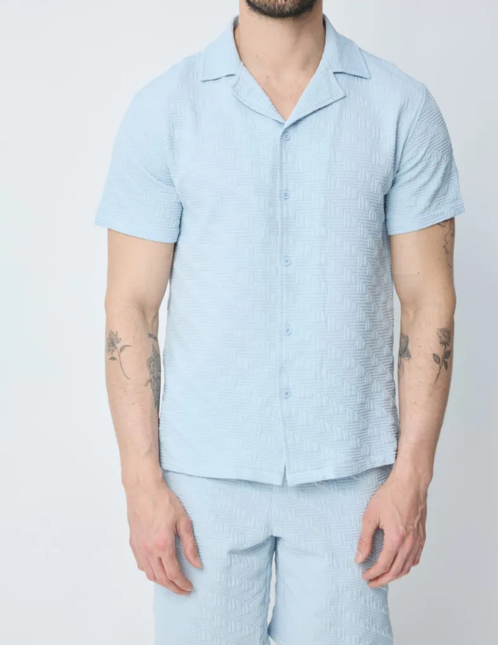 Ensemble chemise et short bleu claire